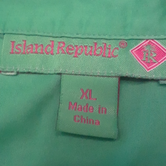 3 sleeveless blouses - Picture 6 of 8